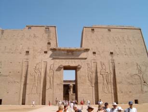 http://www.taiwannet.de/yinyanglogy/amun-re02/amun-r9.jpg