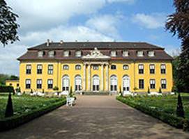 200px-Schloss_Mosigkau